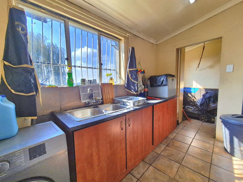 LOVELY HOME NEAR VARIOUS AMENITIES FOR SALE! - Photo 8