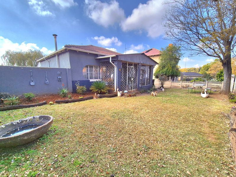 LOVELY HOME NEAR VARIOUS AMENITIES FOR SALE! - Photo 4