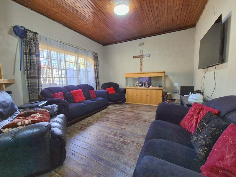 LOVELY HOME NEAR VARIOUS AMENITIES FOR SALE! - Photo 5