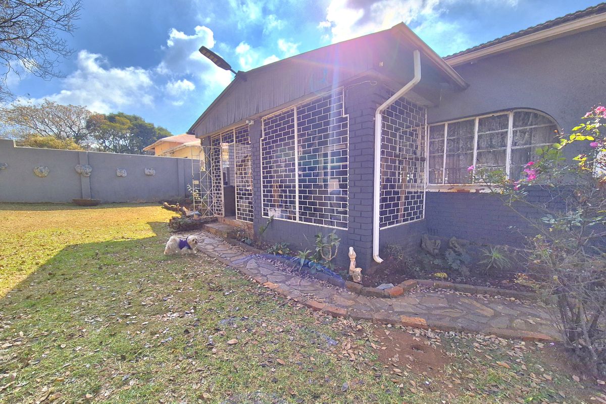 LOVELY HOME NEAR VARIOUS AMENITIES FOR SALE! - Photo 2