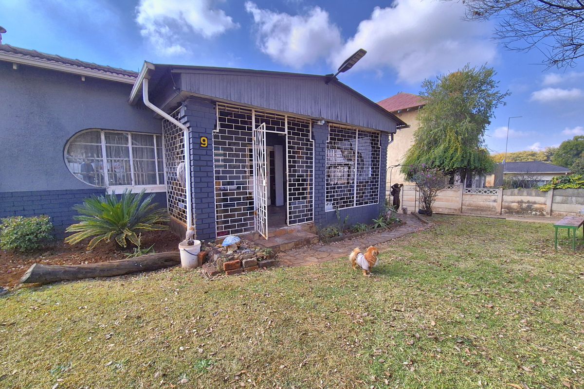 LOVELY HOME NEAR VARIOUS AMENITIES FOR SALE! - Photo 3