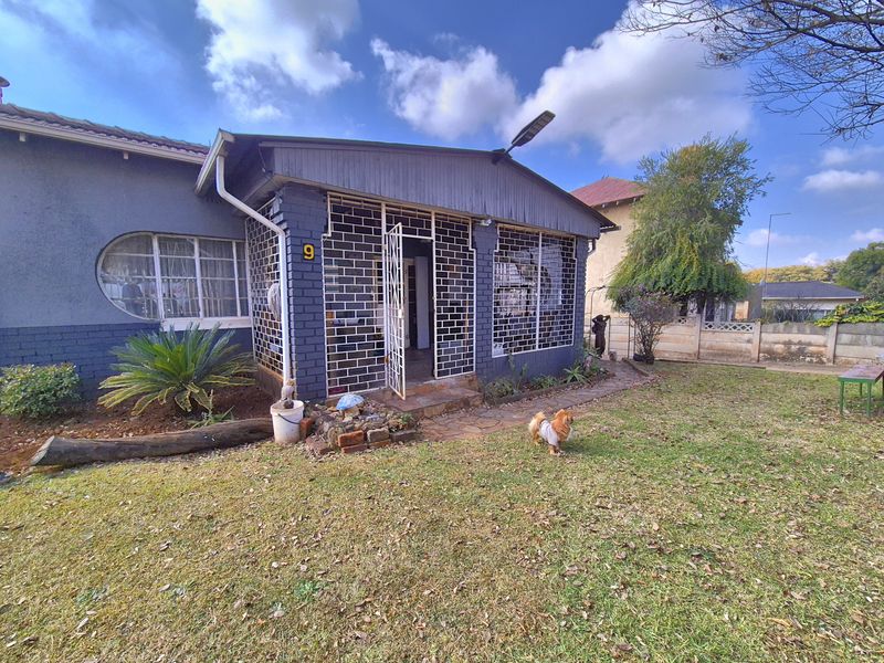 LOVELY HOME NEAR VARIOUS AMENITIES FOR SALE! - Photo 3
