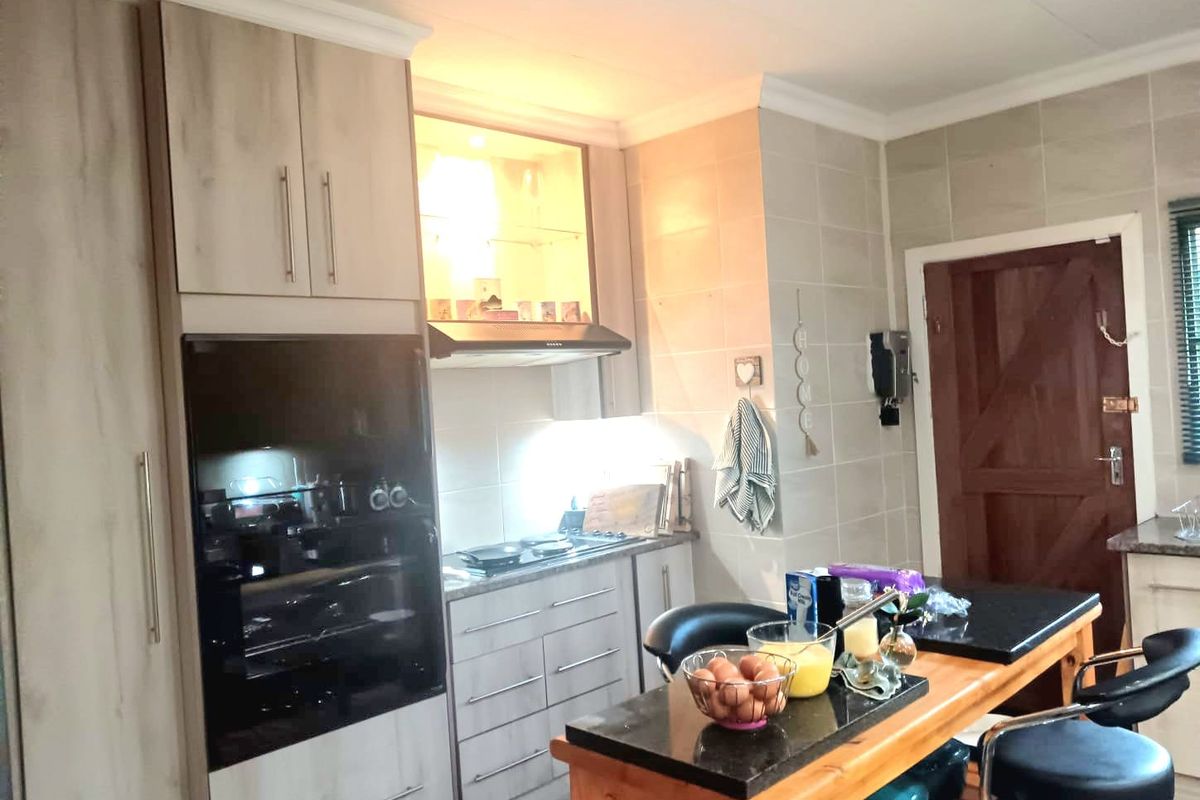A Rare Lifestyle Masterpiece in General De Wet – Where Family Memories Are Made - Photo 5