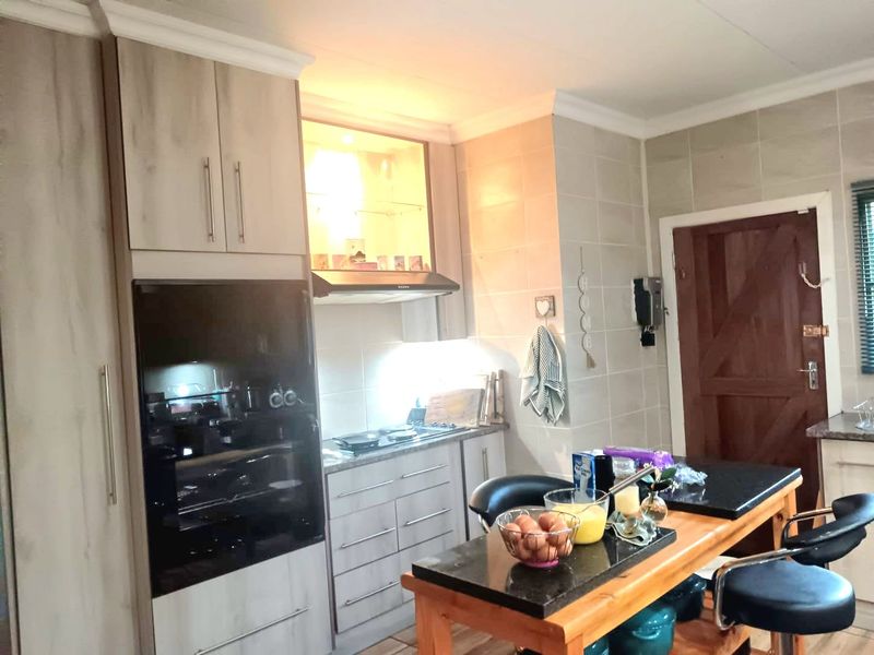 A Rare Lifestyle Masterpiece in General De Wet – Where Family Memories Are Made - Photo 5