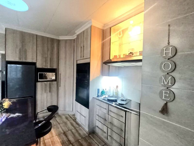 A Rare Lifestyle Masterpiece in General De Wet – Where Family Memories Are Made - Photo 7