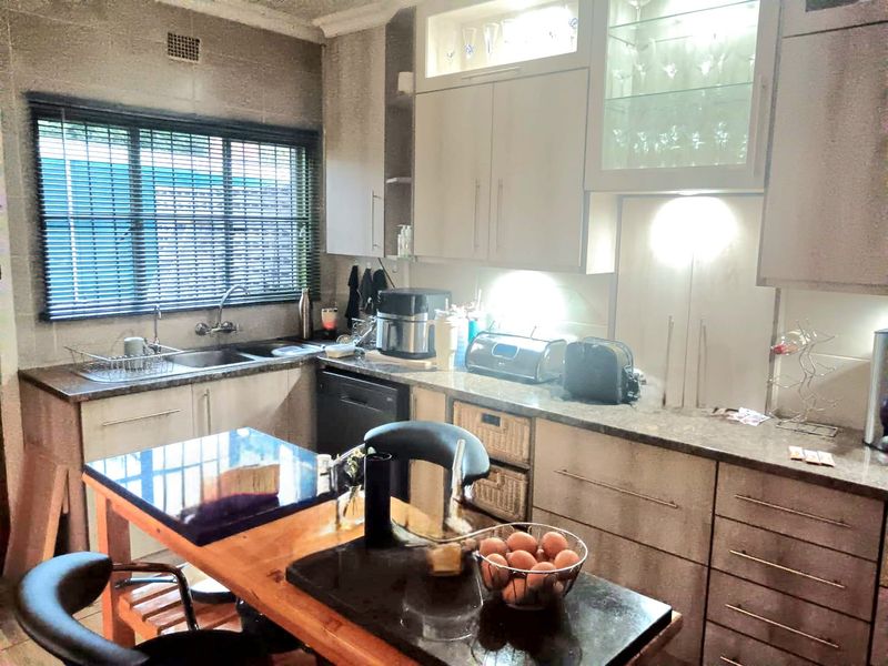 A Rare Lifestyle Masterpiece in General De Wet – Where Family Memories Are Made - Photo 4