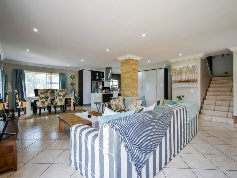Entertainers Dream Home on OFFER! - Photo 4