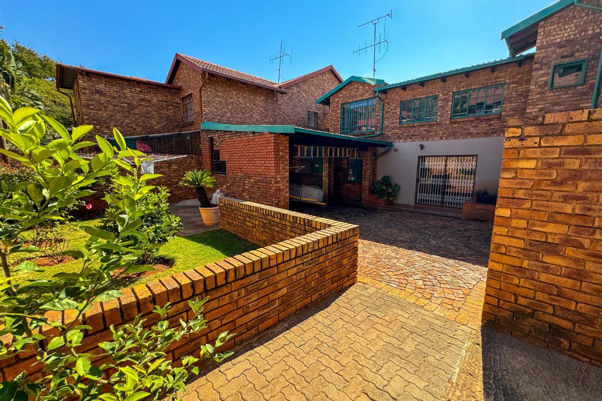 5 Bedroom Family Home For Sale! - Photo 2
