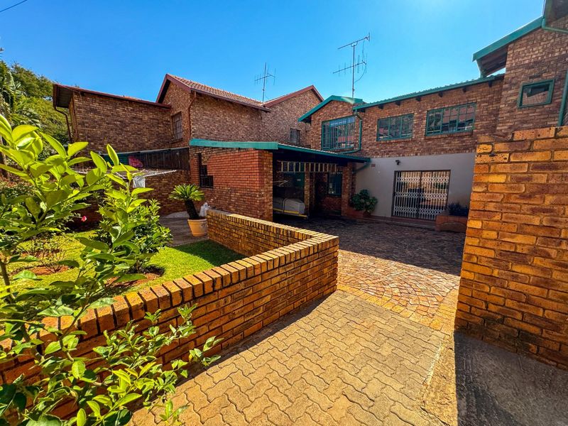 5 Bedroom Family Home For Sale! - Photo 2