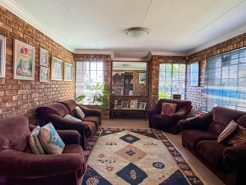 5 Bedroom Family Home For Sale! - Photo 4