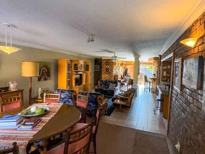5 Bedroom Family Home For Sale! - Photo 7
