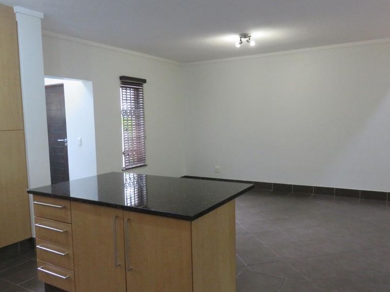 Beautiful 3 Bed thatch Townhouse for sale in this amazing complex. - Photo 7