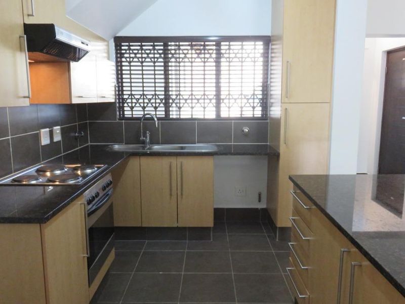 Beautiful 3 Bed thatch Townhouse for sale in this amazing complex. - Photo 6