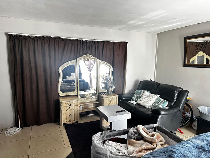 Exceptional Investment Opportunity – Fully Tenanted Income-Generating Property - Photo 7