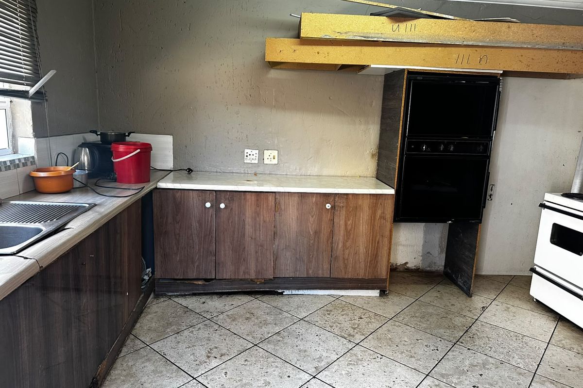 Exceptional Investment Opportunity – Fully Tenanted Income-Generating Property - Photo 3