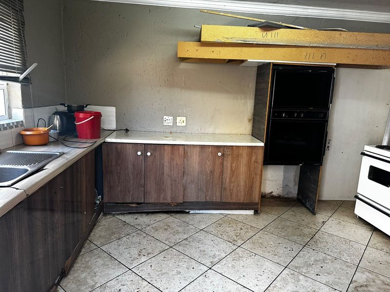 Exceptional Investment Opportunity – Fully Tenanted Income-Generating Property - Photo 3