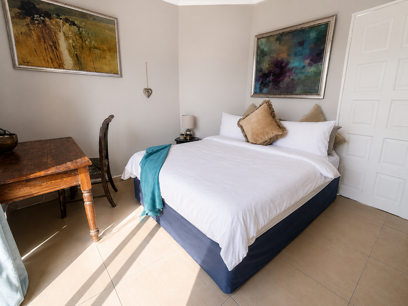 Modern En-suite Luxury in Secure Palm Lakes Estate - Photo 9