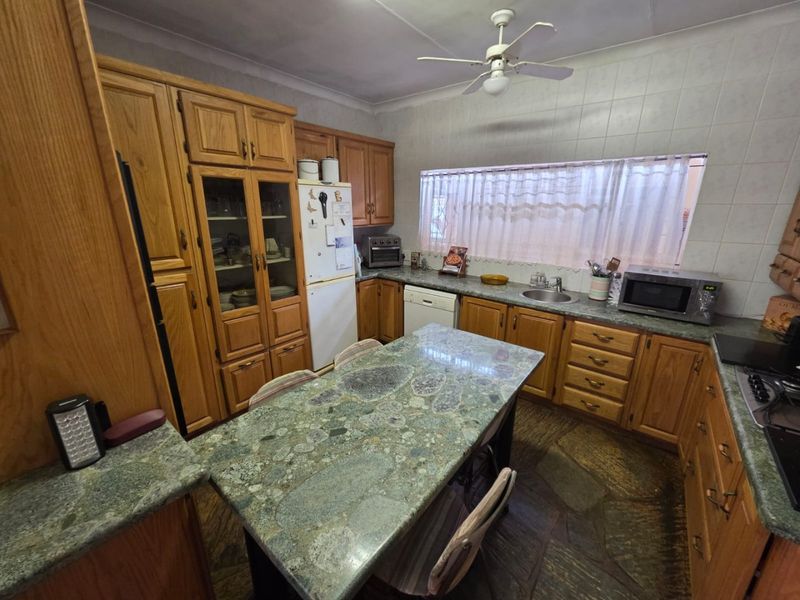 Versatile Home With Separate Flatlet - Photo 7
