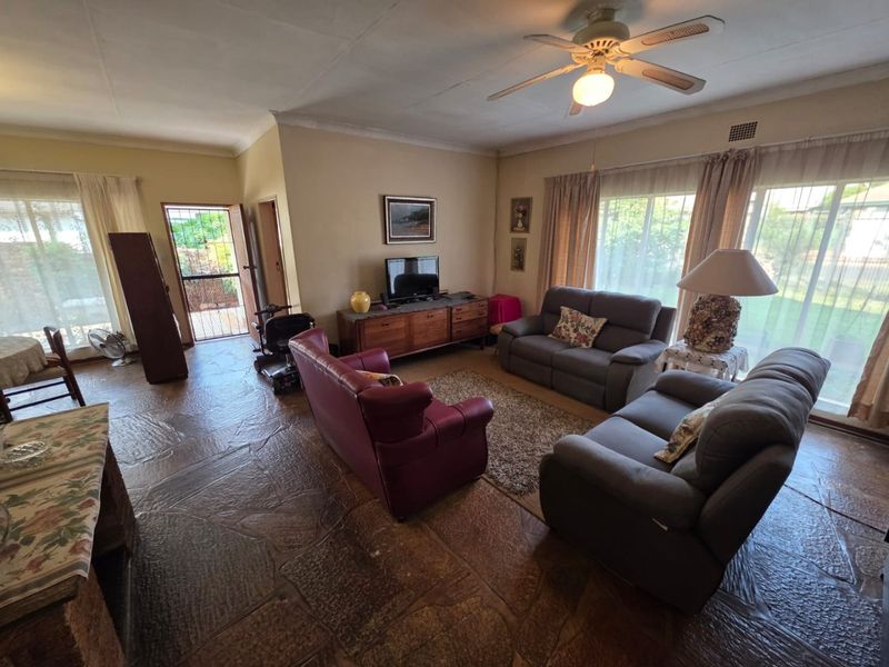 Versatile Home With Separate Flatlet - Photo 4
