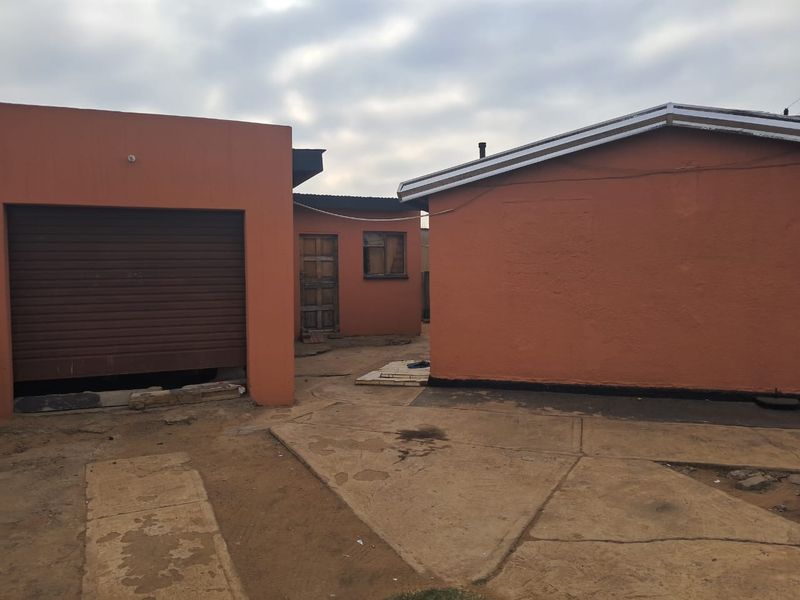 Refurbished 2-Bedroom Family Home for Sale in Bophelong. - Photo 6