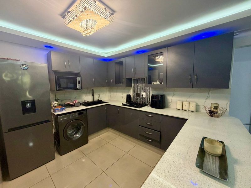 Neat 2-Bedroom Apartment to Rent in Bay Ridge, Meerensee - Photo 2