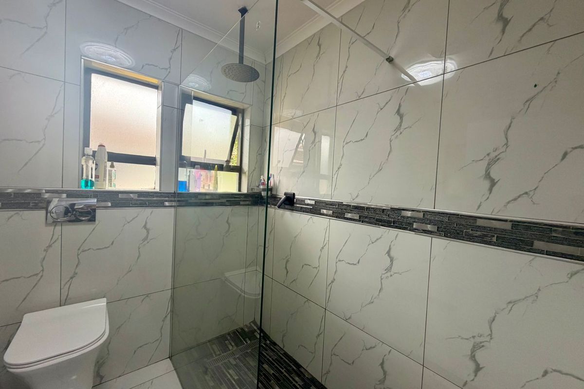 Neat 2-Bedroom Apartment to Rent in Bay Ridge, Meerensee - Photo 4