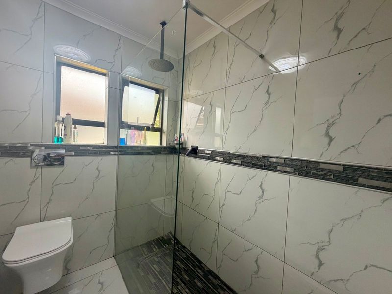 Neat 2-Bedroom Apartment to Rent in Bay Ridge, Meerensee - Photo 4