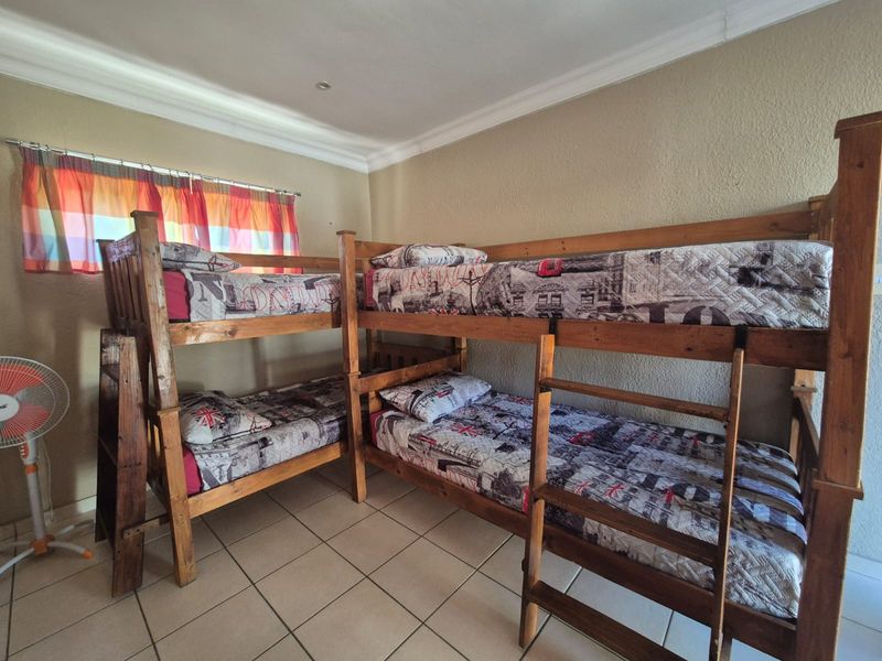 Income-Generating Guesthouse | 4 Chalets + Main House | 50-100m from Vaal Dam! - Photo 10