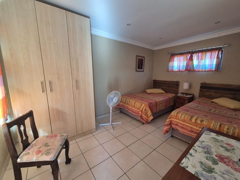 Income-Generating Guesthouse | 4 Chalets + Main House | 50-100m from Vaal Dam! - Photo 9