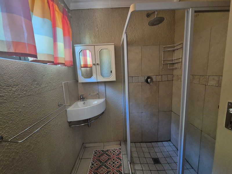 Income-Generating Guesthouse | 4 Chalets + Main House | 50-100m from Vaal Dam! - Photo 7