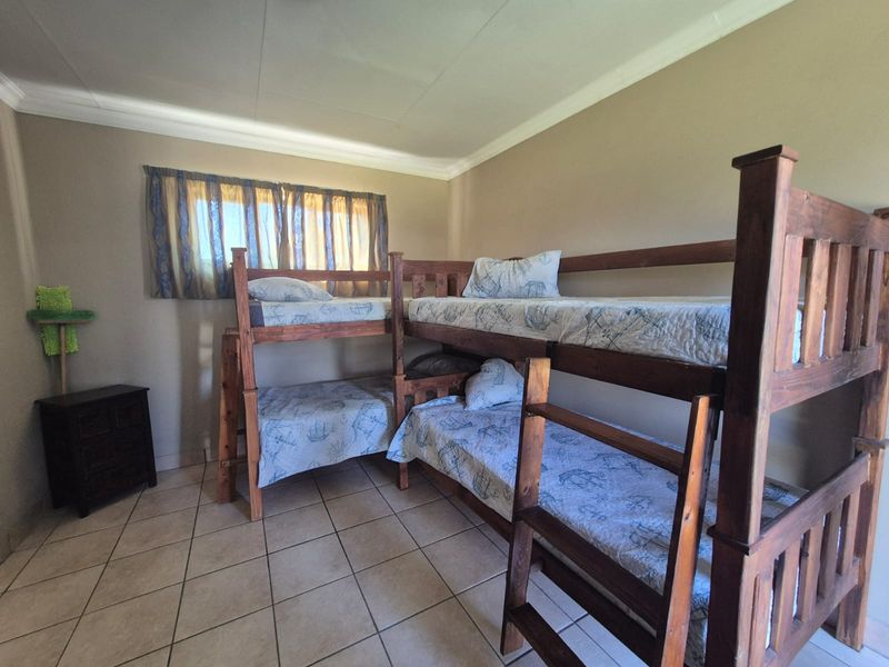 Income-Generating Guesthouse | 4 Chalets + Main House | 50-100m from Vaal Dam! - Photo 4