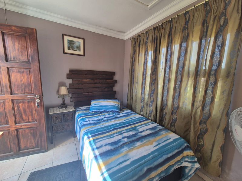 Income-Generating Guesthouse | 4 Chalets + Main House | 50-100m from Vaal Dam! - Photo 3