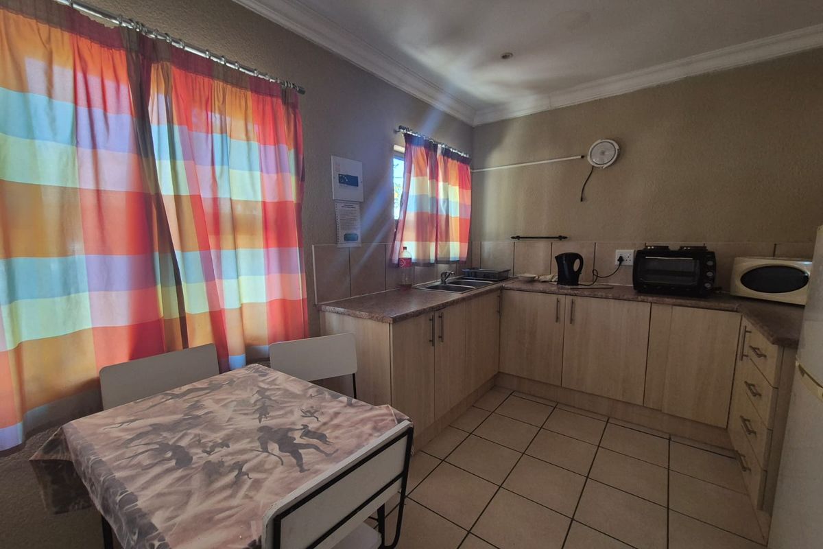 Income-Generating Guesthouse | 4 Chalets + Main House | 50-100m from Vaal Dam! - Photo 2