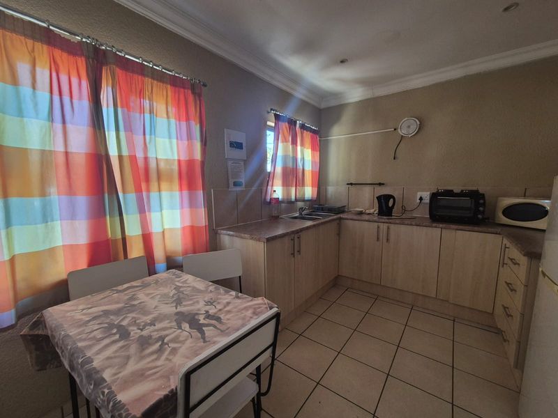 Income-Generating Guesthouse | 4 Chalets + Main House | 50-100m from Vaal Dam! - Photo 2