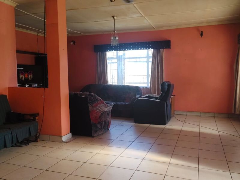 Family Home with Great Potential in Sasolburg - Photo 6