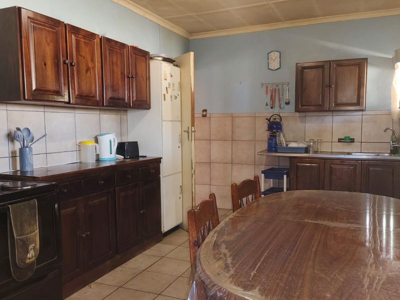 Family Home with Great Potential in Sasolburg - Photo 5