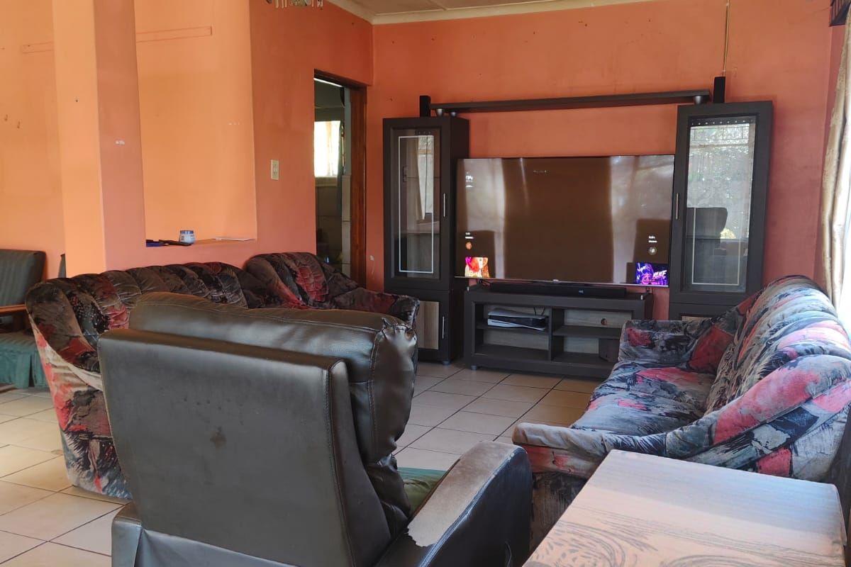 Family Home with Great Potential in Sasolburg - Photo 3