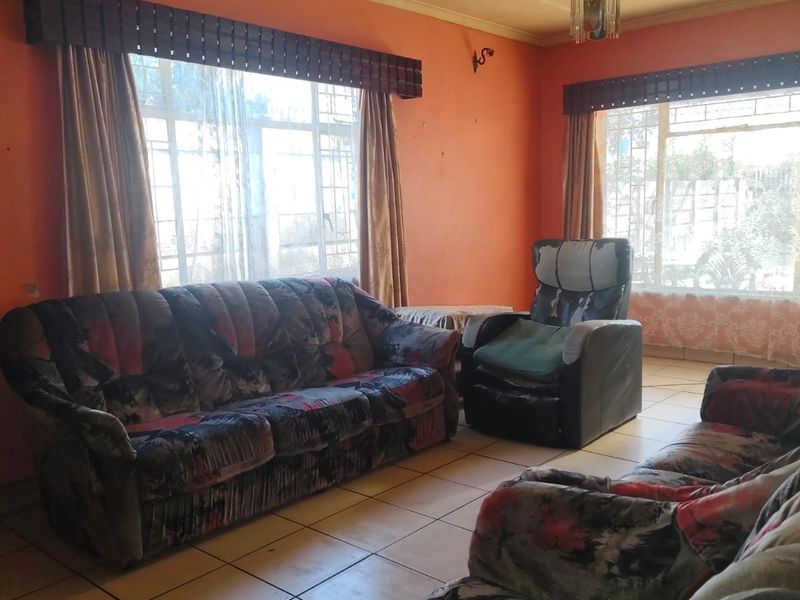 Family Home with Great Potential in Sasolburg - Photo 4