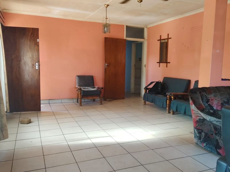 Family Home with Great Potential in Sasolburg - Photo 2