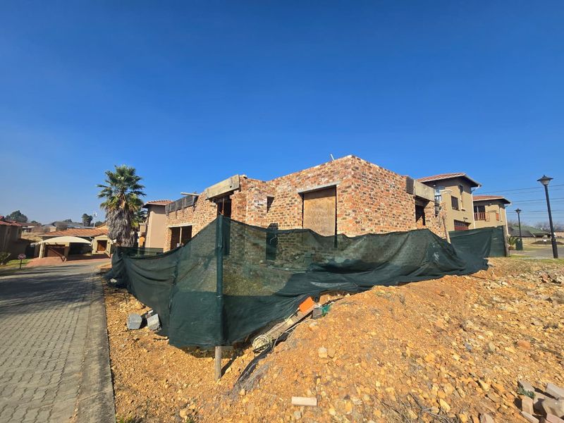 SOLE MANDATE | Semi-Built Duplex with Approved Plans in Kubali River Estate. - Photo 4
