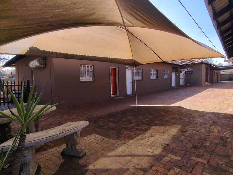 Single bedroom furnished units available to rent, Vaalpark - Photo 9