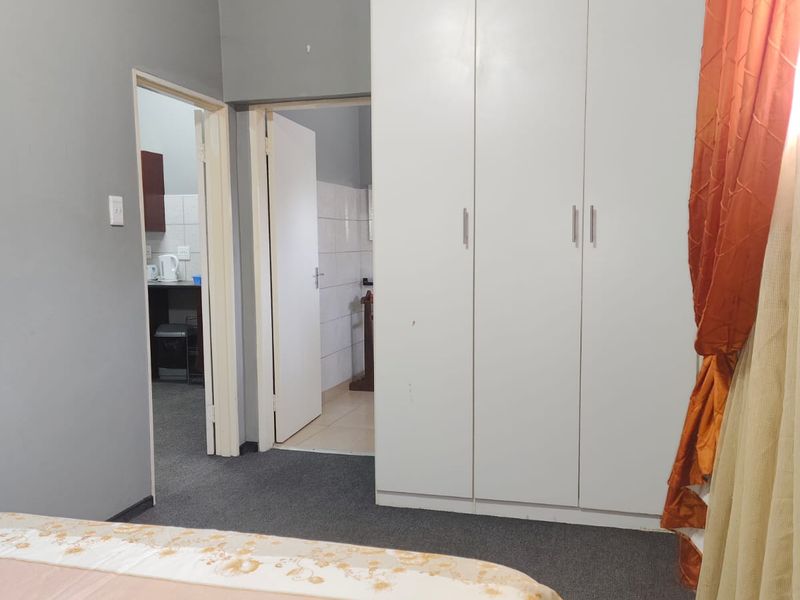 Single bedroom furnished units available to rent, Vaalpark - Photo 7
