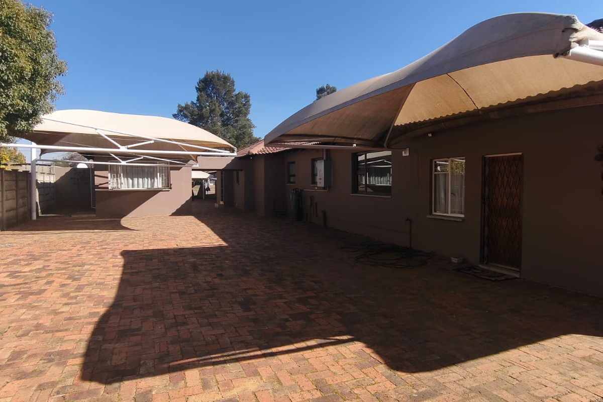 Single bedroom furnished units available to rent, Vaalpark - Photo 2