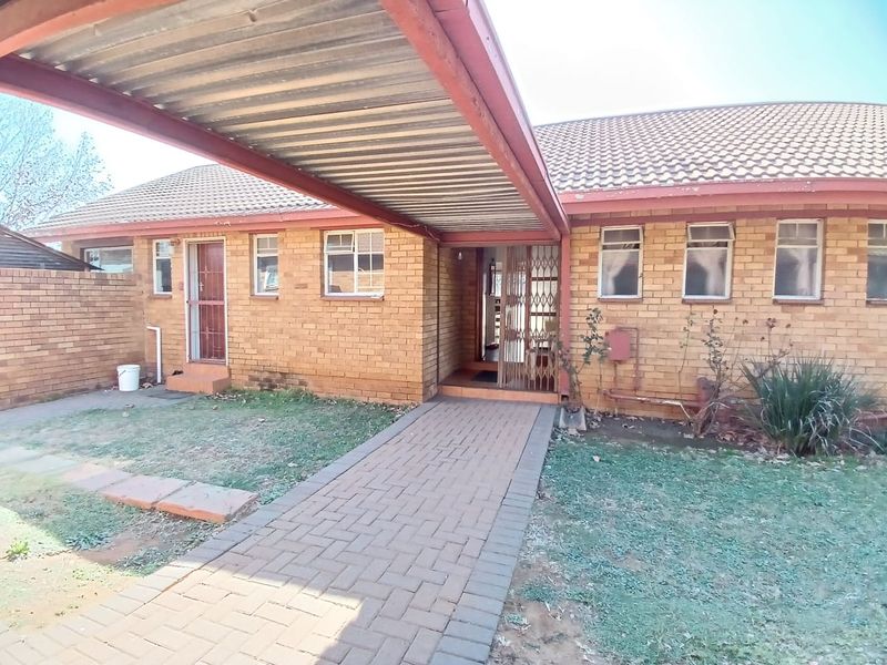 BEAUTIFUL HOUSE TO RENT IN VAALPARK - Photo 1