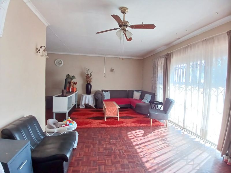 BEAUTIFUL HOUSE TO RENT IN VAALPARK - Photo 3