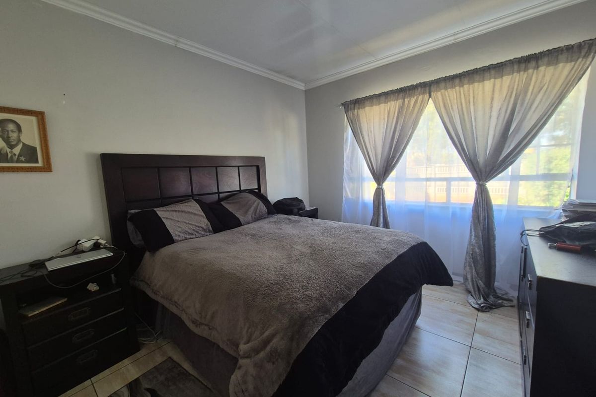 Neat Home in great condition, Perfect for Families or Investors! - Photo 3