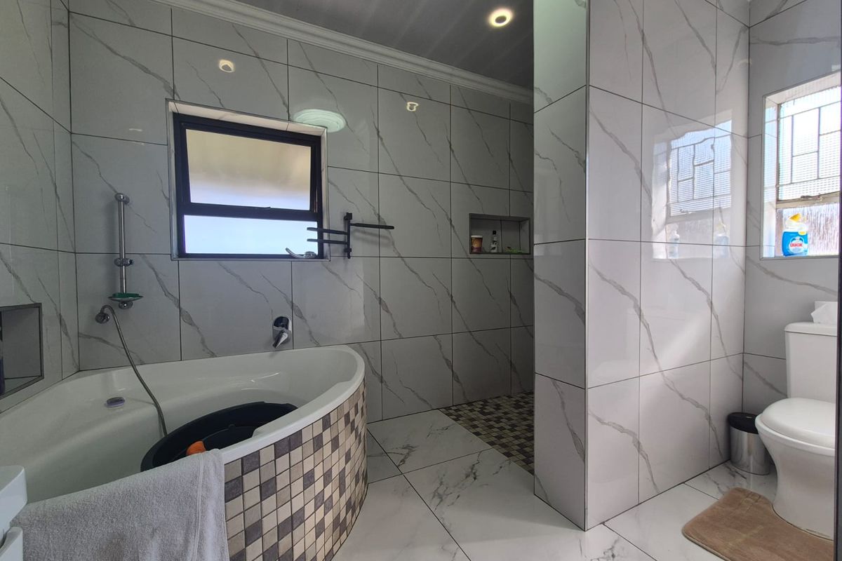 Neat Home in great condition, Perfect for Families or Investors! - Photo 2