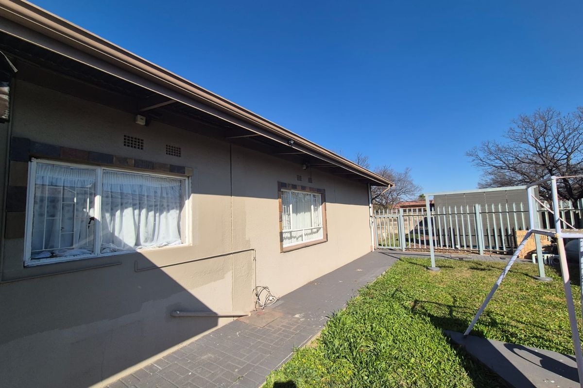 Neat Home in great condition, Perfect for Families or Investors! - Photo 5