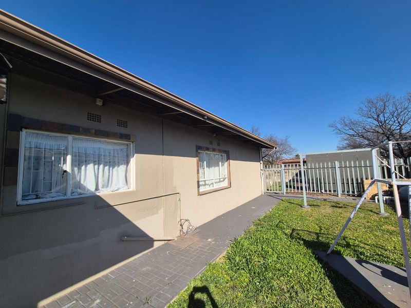 Neat Home in great condition, Perfect for Families or Investors! - Photo 5