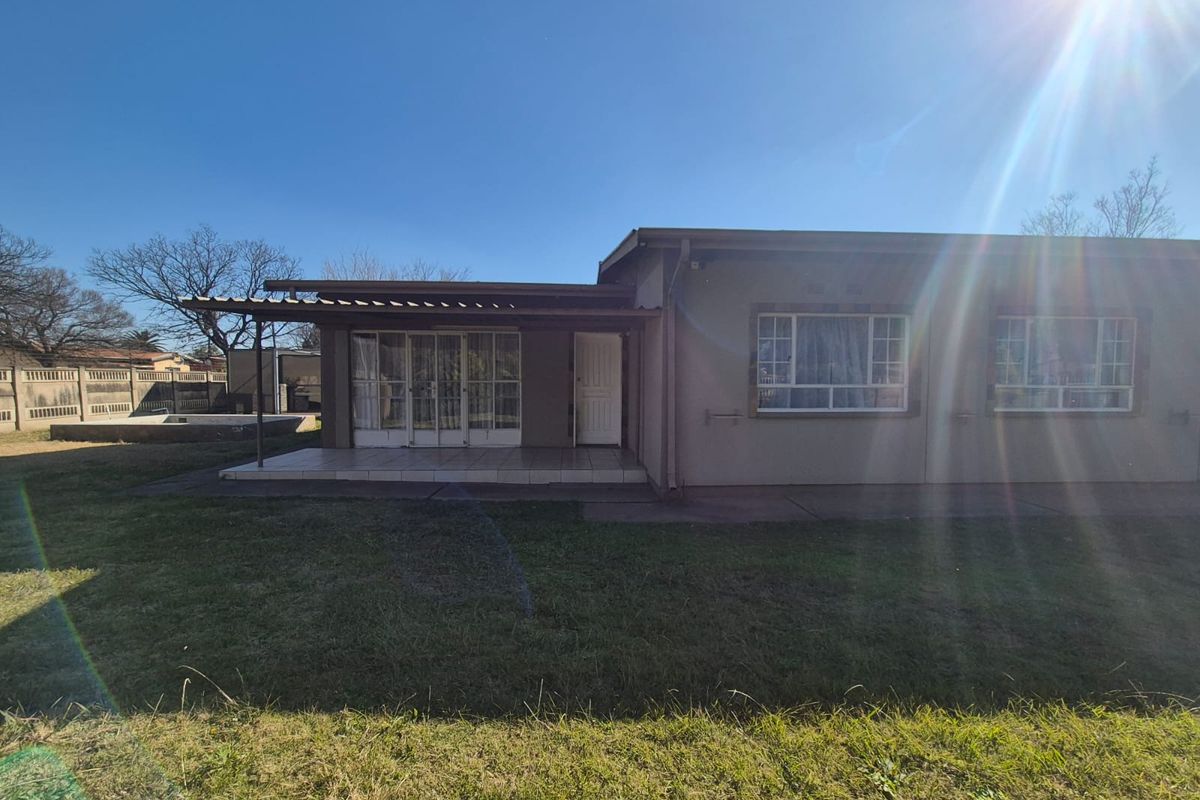 Neat Home in great condition, Perfect for Families or Investors! - Photo 4